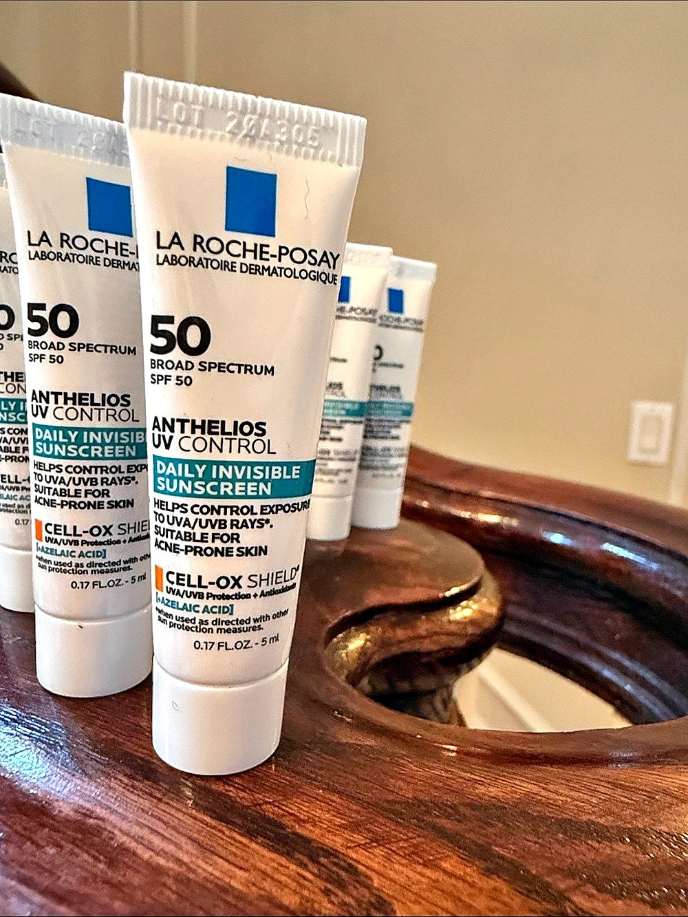 11 La Roche Posay Anthelios UV Control Daily Invisible Sunscreen SPF50 5ml